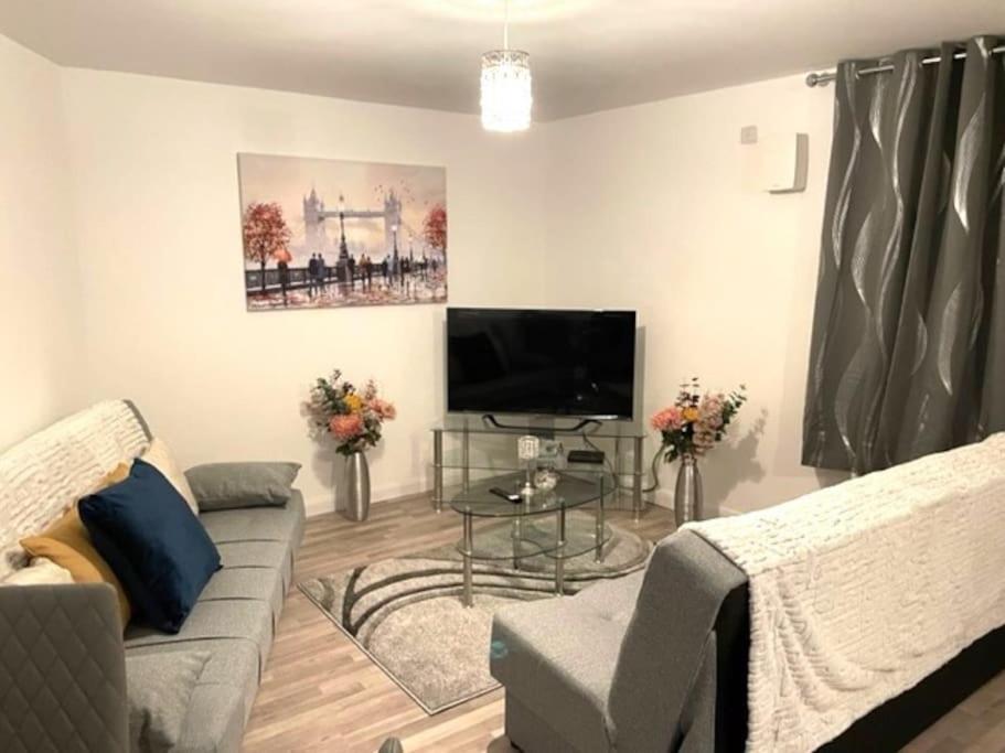 Supreme - 1 Bedroom Apart Sleeps 4 Short/Long Stay Gillingham (Kent) Exterior foto
