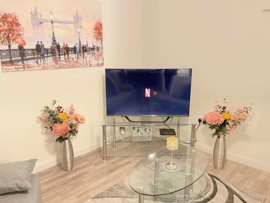 Supreme - 1 Bedroom Apart Sleeps 4 Short/Long Stay Gillingham (Kent) Exterior foto